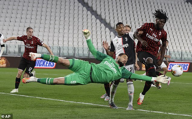 Ronaldo đá hỏng penalty, gây thất vọng lớn trong ngày trở lại sau dịch Covid-19 - Ảnh 3.