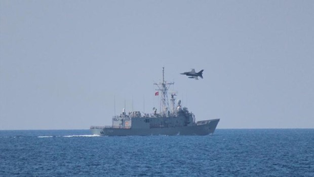 TT Putin ra thông điệp cực rắn: Đừng động vào Syria - Lộ nghĩa địa siêu tăng Mỹ ở Iraq - Ảnh 2.