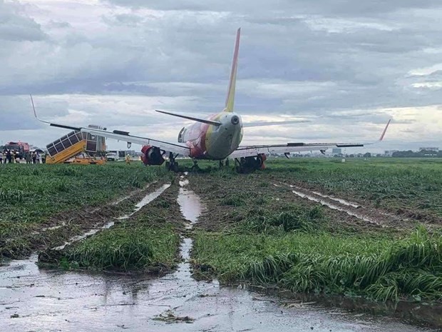Cục Hàng không lập tổ điều tra sự cố máy bay Vietjet lao ra khỏi đường băng - Ảnh 1.