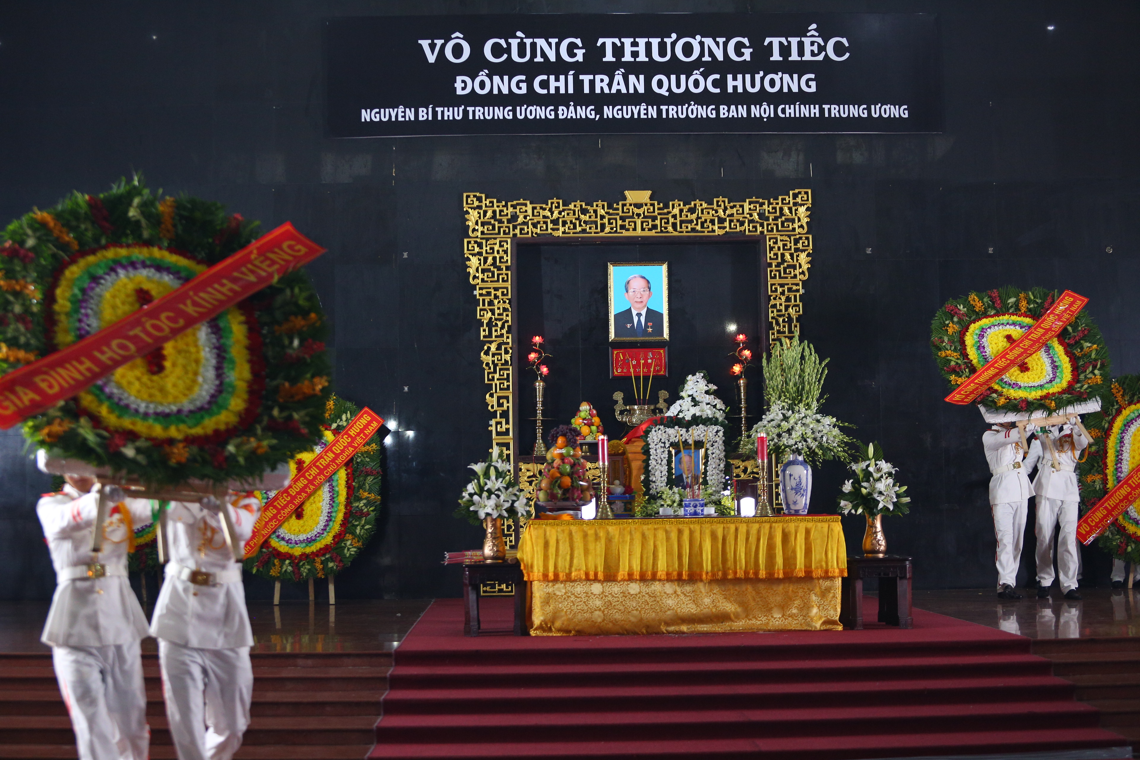 [Ảnh] Xúc động, nghiêm trang lễ tang người thầy của những nhà tình báo huyền thoại Trần Quốc Hương - Ảnh 1.