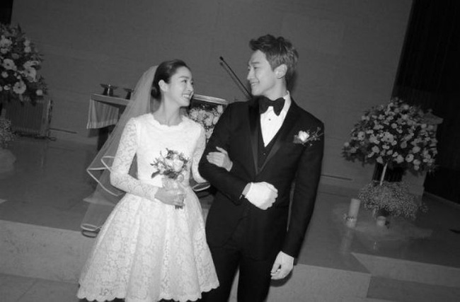 Không chỉ quyền lực, vợ chồng Kim Tae Hee - Bi Rain còn giàu nứt đố đổ vách, hai cô con gái chính là thiên kim tiểu thư hạng nhất xứ Hàn - Ảnh 1.