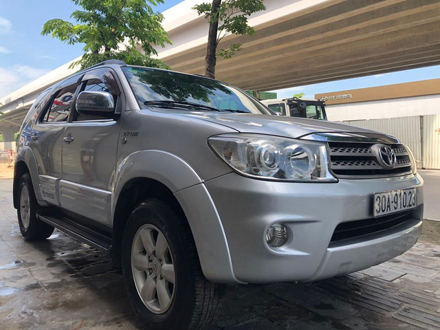 Mua SUV 7 chỗ nhưng chỉ có hơn 400 triệu, chọn BMW X5 2006 hay Toyota Fortuner hơn 10 năm tuổi? - Ảnh 3.