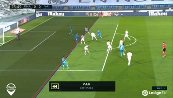 Toát mồ hôi hột, Real Madrid bắn hạ Bầy dơi bằng cú đúp của Benzema - Ảnh 1.