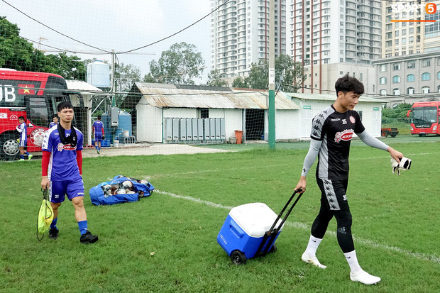 Bùi Tiến Dũng véo bụng đo mỡ thừa, sợ cơ bụng chuẩn không cần chỉnh bị che lấp - Ảnh 17.