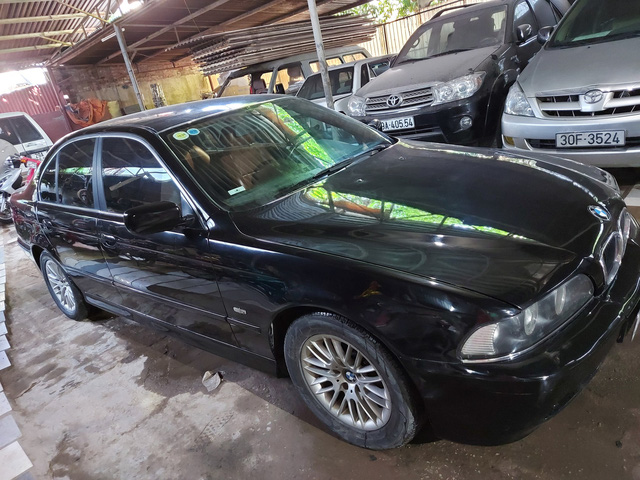 Chủ xe bán BMW 5-Series cũ với nguyện vọng đổi sang xe máy, giá chỉ nhỉnh hơn Honda SH vài chục triệu đồng - Ảnh 1.