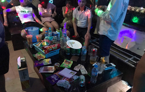 Nhóm thanh niên mở tiệc ma túy tại phòng VIP quán karaoke - Ảnh 3.