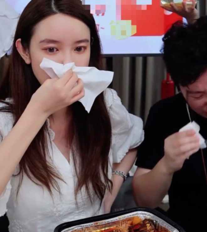 Nhân tình chủ tịch Taobao phủ nhận khóc trên livestream vì bê bối ngoại tình, vợ đăng vlog đáp trả với hàm ý: Hãy tu thân dưỡng tính! - Ảnh 3.