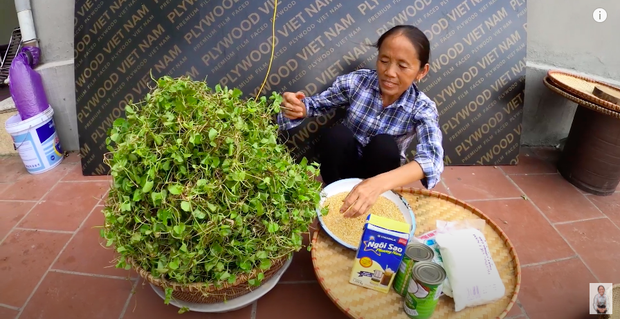 Bà Tân tung video làm cốc rau má đậu xanh siêu to khổng lồ, nhưng thứ mà dân mạng chú ý nhất lại là một câu “lỡ lời” của Hưng Vlog - Ảnh 2.