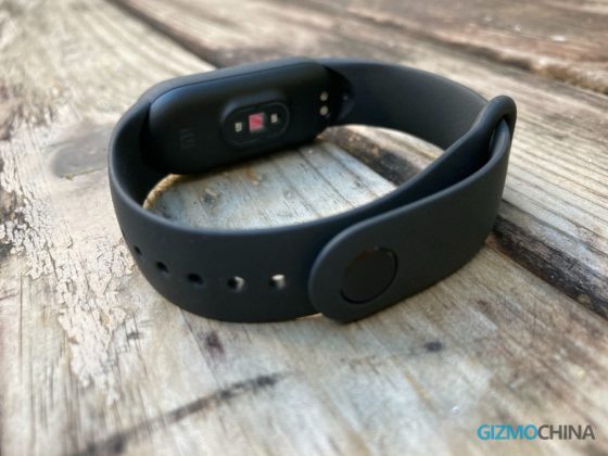 Cận cảnh Xiaomi Mi Band 5: Ấn tượng tuyệt vời, dùng sướng hơn rất nhiều so với thế hệ trước - Ảnh 3.