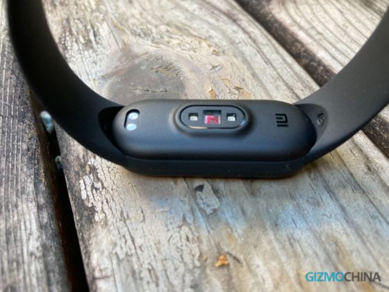 Cận cảnh Xiaomi Mi Band 5: Ấn tượng tuyệt vời, dùng sướng hơn rất nhiều so với thế hệ trước - Ảnh 4.