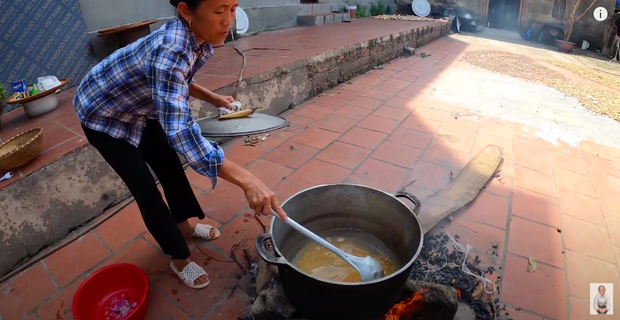 Bà Tân tung video làm cốc rau má đậu xanh siêu to khổng lồ, nhưng thứ mà dân mạng chú ý nhất lại là một câu “lỡ lời” của Hưng Vlog - Ảnh 6.