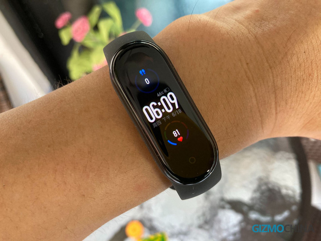 Cận cảnh Xiaomi Mi Band 5: Ấn tượng tuyệt vời, dùng sướng hơn rất nhiều so với thế hệ trước - Ảnh 6.