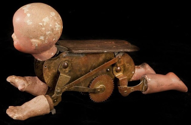 Búp bê của hơn 100 năm về trước: Ai mà ngờ món đồ chơi đáng yêu dành cho trẻ em từng có hình dạng kinh dị gây mất ngủ - Ảnh 2.