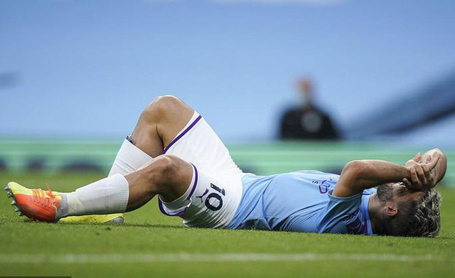 Manchester City nhận tin dữ về chấn thương của Sergio Aguero - Ảnh 1.