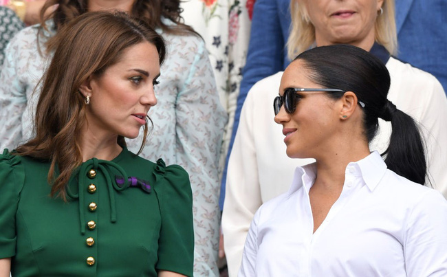 Công nương Kate xuất hiện rạng rỡ kết hợp ăn ý cùng mẹ chồng, khéo léo nhắc nhở Meghan Markle về thân phận của mình - Ảnh 6.