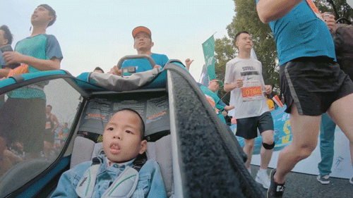 Rơi nước mắt trước dòng tâm sự của người cha 5 năm ròng tìm điều kỳ diệu cho cậu con trai bại não từ những cuộc thi marathon - Ảnh 10.