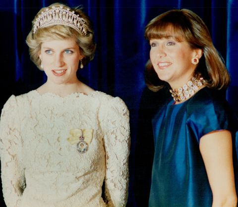 Cộng đồng mạng chia sẻ bức ảnh cũ của Công nương Diana với một người phụ nữ, bằng chứng cho thấy sự toan tính của Meghan Markle - Ảnh 2.