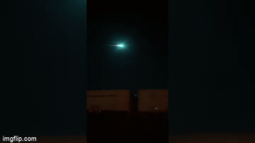 Quả cầu lửa xanh kỳ lạ thắp sáng bầu trời Australia - Ảnh 1.