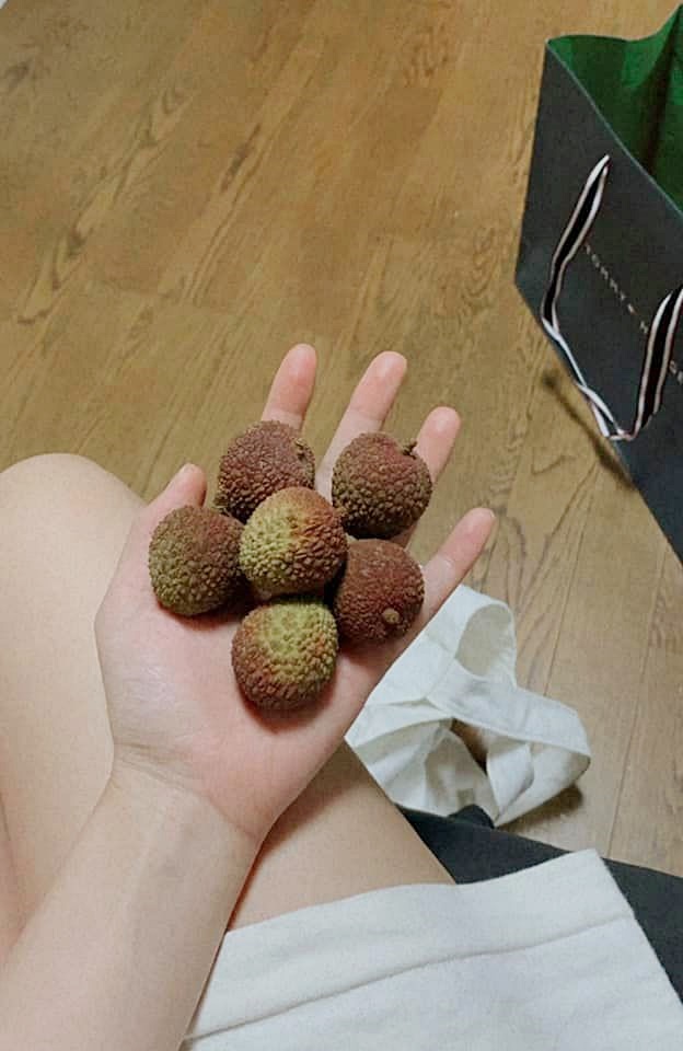 Hết ngạc nhiên vì siêu thị tại Nhật Bản bán 120.000 đồng được 7 quả vải, dân tình lại nhốn nháo khi biết shop online Nhật rao bán cả hạt vải với giá cao - Ảnh 1.