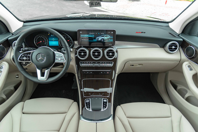 Mercedes-Benz GLC 2020 bản giá rẻ đầu tiên lên sàn xe cũ, rẻ hơn gần 200 triệu đồng so với mua mới - Ảnh 4.