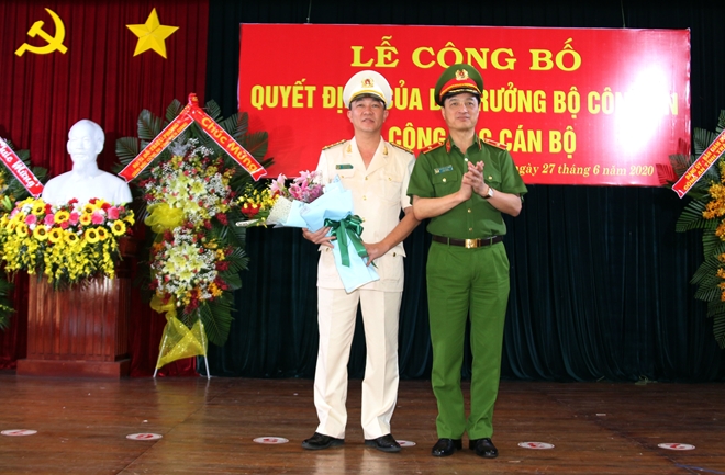 Đại tá Đinh Văn Nơi giữ chức vụ Giám đốc Công an tỉnh An Giang - Ảnh 4.
