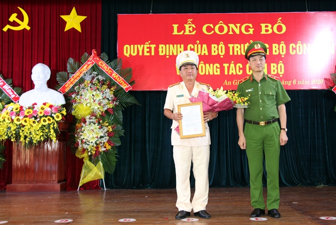 Đại tá Đinh Văn Nơi giữ chức vụ Giám đốc Công an tỉnh An Giang - Ảnh 5.