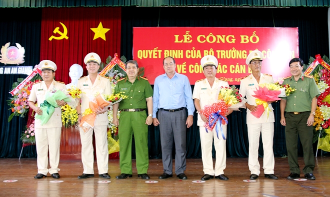 Đại tá Đinh Văn Nơi giữ chức vụ Giám đốc Công an tỉnh An Giang - Ảnh 6.