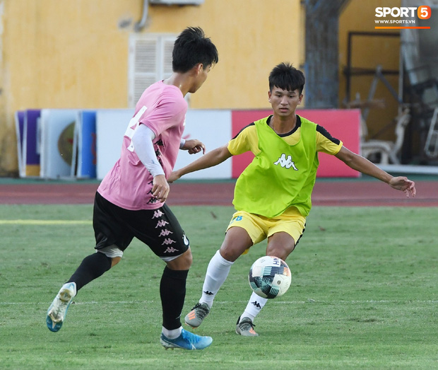 Quang Hải lại tập riêng, Hà Nội FC hết người phải đôn cầu thủ trẻ lên đá đối kháng - Ảnh 7.
