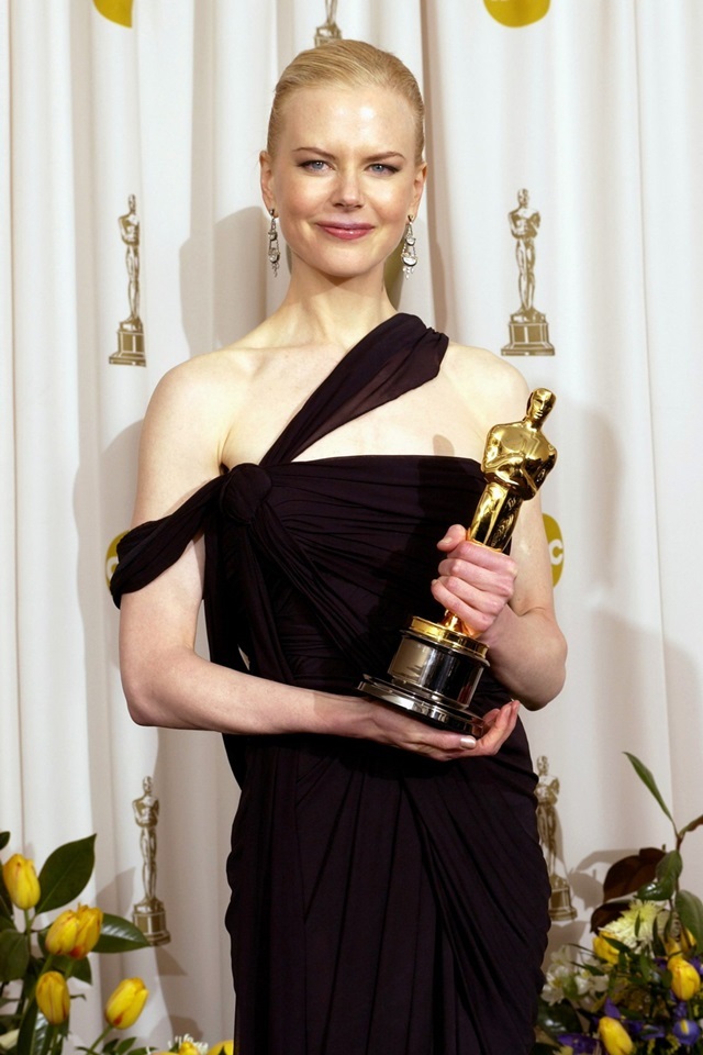 Vẻ đẹp mê hồn của Nicole Kidman ngày ấy - bây giờ - Ảnh 9.