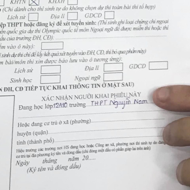 Lại là những pha đánh rơi não khi điền hồ sơ thi tốt nghiệp: Ghi tên trường thành tên mình, dùng ký tự lạ để điền thông tin - Ảnh 2.