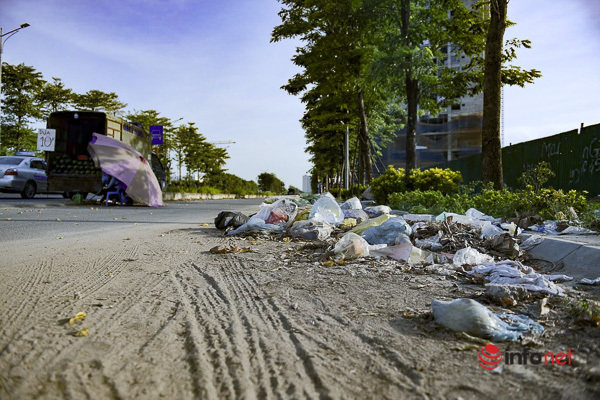 Hà Nội: Đại lộ nghìn tỷ vừa thông xe biến thành các bãi rác rùng mình - Ảnh 1.