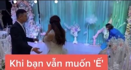 Tình huống tréo ngoe xảy ra ngay trong lễ cưới khiến cô dâu chú rể ngơ ngác còn hội bạn bè thì ngao ngán quay đi - Ảnh 4.