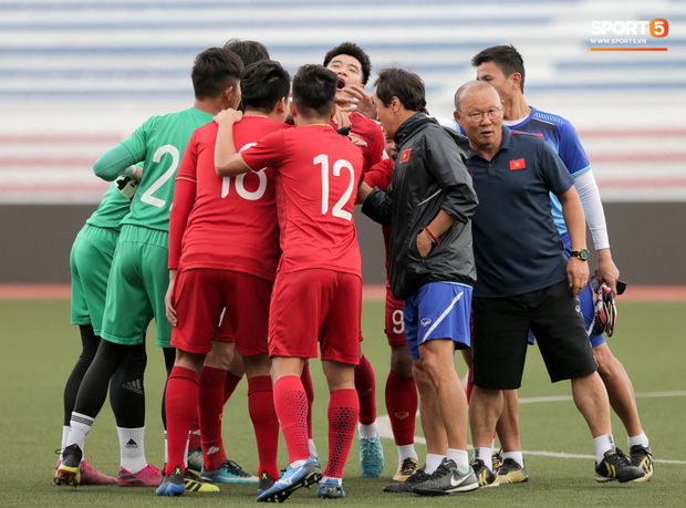 HLV Park Hang-seo vẫn chạy show trong ngày đầu tiên U22 Việt Nam tập trung chuẩn bị cho SEA Games - Ảnh 1.