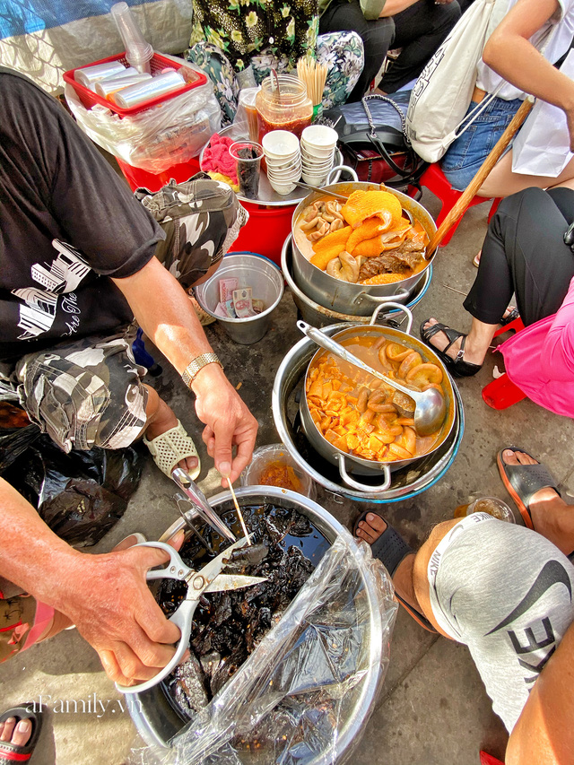 Hàng phá lấu 30 năm nổi tiếng đắt nhất Sài Gòn ở khu chợ Lớn nay đã vượt mốc hơn nửa triệu/kg, vẫn độc quyền mùi vị và khách tứ phương đều tìm tới ăn - Ảnh 16.