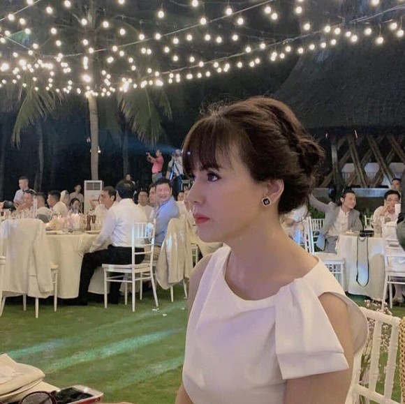 Cô dâu Phanh Lee của thiếu gia Cocobay xinh đẹp ai cũng biết nhưng mẹ ruột trẻ trung thế này thật bất ngờ - Ảnh 9.