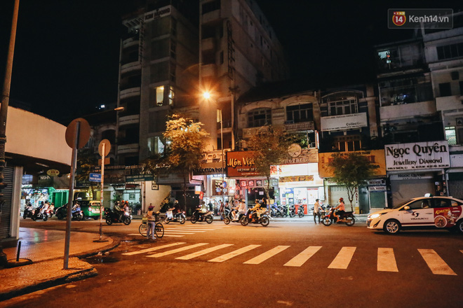 Có một chợ đêm Bến Thành buồn đến nao lòng: Khách Việt còn không có chứ nói chi khách nước ngoài - Ảnh 13.