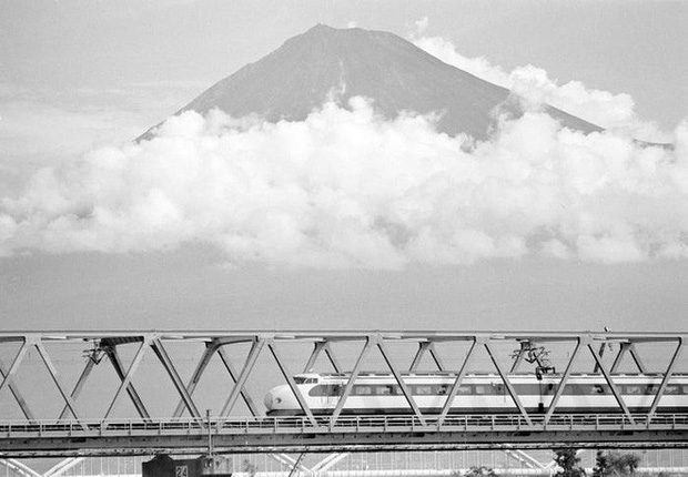 Cùng nhìn lại lịch sử hoạt động của tàu siêu tốc Shinkansen, niềm tự hào Nhật Bản với phiên bản mới nhất có thể chạy ngon ơ ngay cả khi động đất - Ảnh 3.