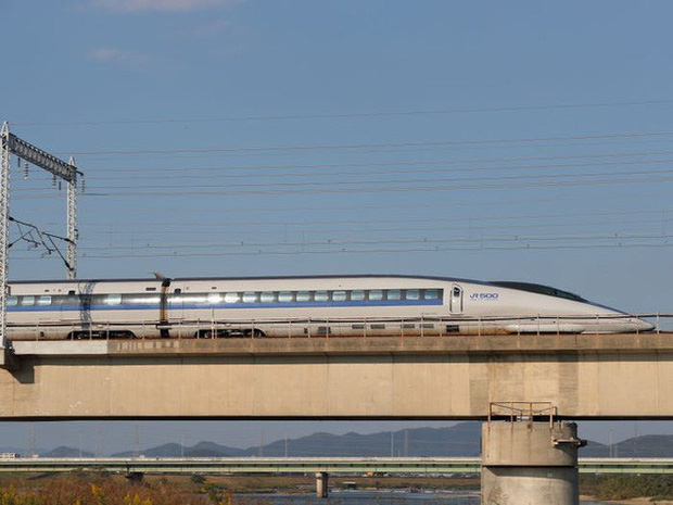 Cùng nhìn lại lịch sử hoạt động của tàu siêu tốc Shinkansen, niềm tự hào Nhật Bản với phiên bản mới nhất có thể chạy ngon ơ ngay cả khi động đất - Ảnh 26.