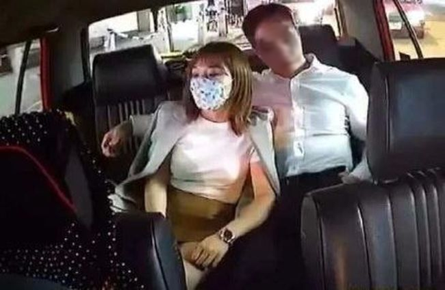 Cặp đôi thản nhiên thể hiện màn yêu đương “nóng mắt” trên taxi khiến MXH dậy sóng, thân thế của cả 2 được “khui ra” đầy bất ngờ và cái kết “đắng chát” - Ảnh 2.