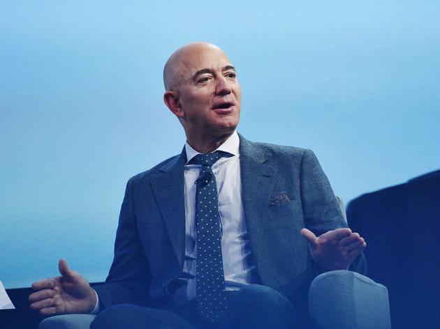 Nhờ lộc của chồng, vợ cũ của CEO Amazon thành người phụ nữ giàu nhất nước Mỹ - Ảnh 1.