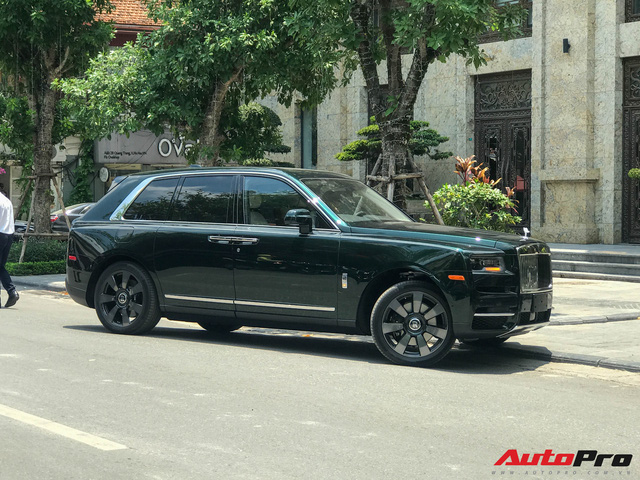 Rolls-Royce Cullinan của đại gia Hà Nội trở thành độc nhất Việt Nam nhờ hai chi tiết - Ảnh 1.