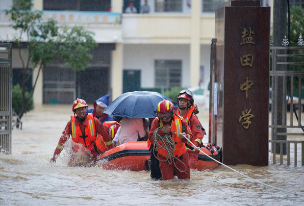 6,4 triệu người ở Giang Tây (Trung Quốc) oằn mình chống chọi mưa lũ - Ảnh 1.