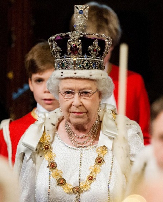 Thông tin mới về sự đổi ngôi của hoàng gia Anh với quyết định quan trọng của Nữ hoàng Elizabeth II đã được lên kế hoạch từ trước - Ảnh 2.