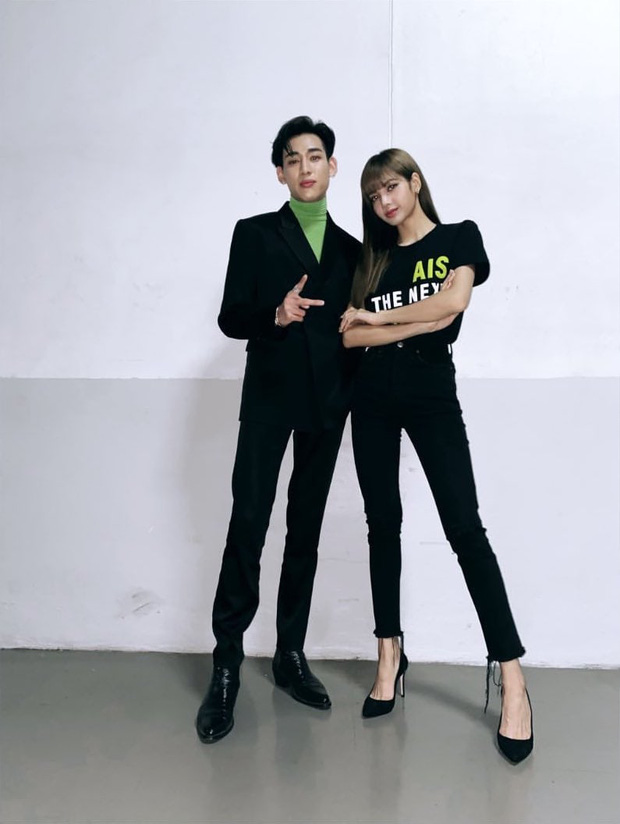 Màn dậy thì thành công của cặp bạn thân idol Thái hot nhất Kpop: Lisa lột xác, Bambam không cần gọi cô bạn là chị nữa rồi - Ảnh 8.