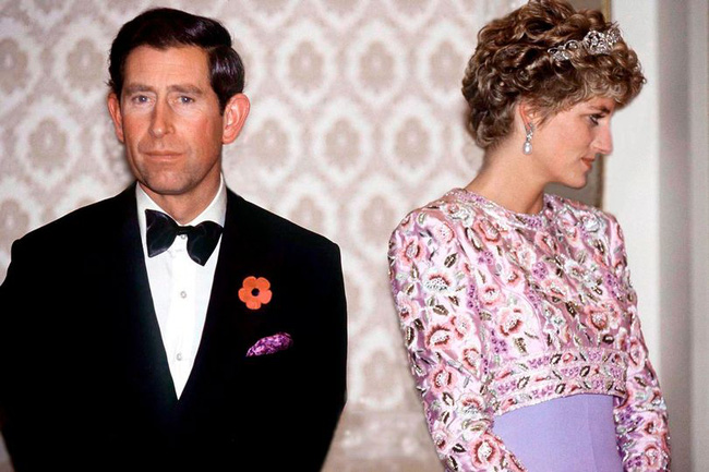 Sự thật về bức ảnh phơi bày cho toàn thế giới biết cuộc hôn nhân đã chết của Công nương Diana: Gần ngay trước mắt mà xa tận chân trời - Ảnh 2.