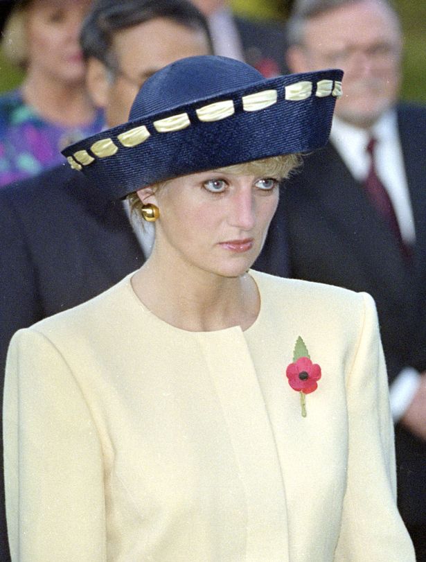 Sự thật về bức ảnh phơi bày cho toàn thế giới biết cuộc hôn nhân đã chết của Công nương Diana: Gần ngay trước mắt mà xa tận chân trời - Ảnh 5.