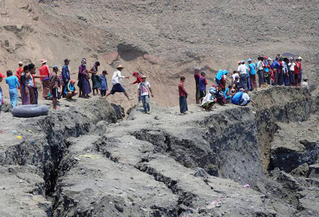 Hơn 100 người tử vong vụ sập mỏ ngọc bích ở Myanmar: Chỉ 1 phút, tất cả đã biến mất - Ảnh 3.
