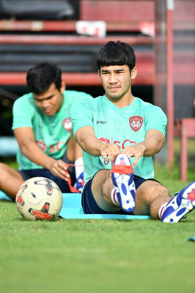 Đặng Văn Lâm luyện công, quyết đòi suất bắt chính ở Muangthong Utd - Ảnh 8.