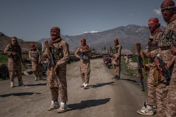 Lùm xùm thuê Taliban giết lính Mỹ ở Afghanistan: Nga có tiếng mà không có miếng? - Ảnh 2.