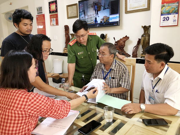 Vụ nhóm thanh niên xả rác, ném đồ ăn bừa bãi trong phòng nghỉ: Khách sạn Vũng Tàu bị tạm giữ giấy phép kinh doanh vì tăng giá phòng lên gấp đôi - Ảnh 1.